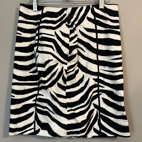 White House Black Market Dresses & Skirts - White House Black Market Mini Zebra Print Skirt Size 6